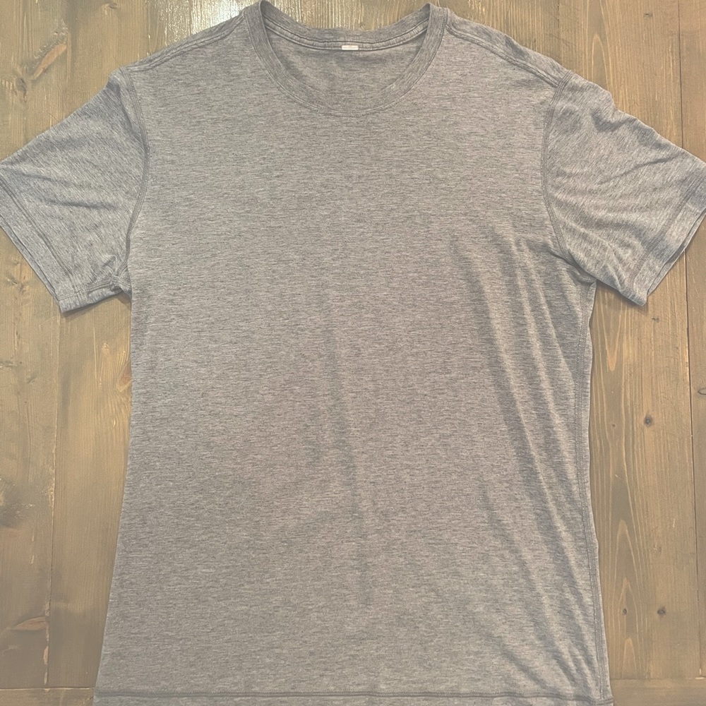 Lululemon men’s gray T-shirt medium